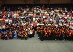 El rector Dámaso Anaya y la Lic. Isolda Rendón presiden graduación de CENDIS de la UAT